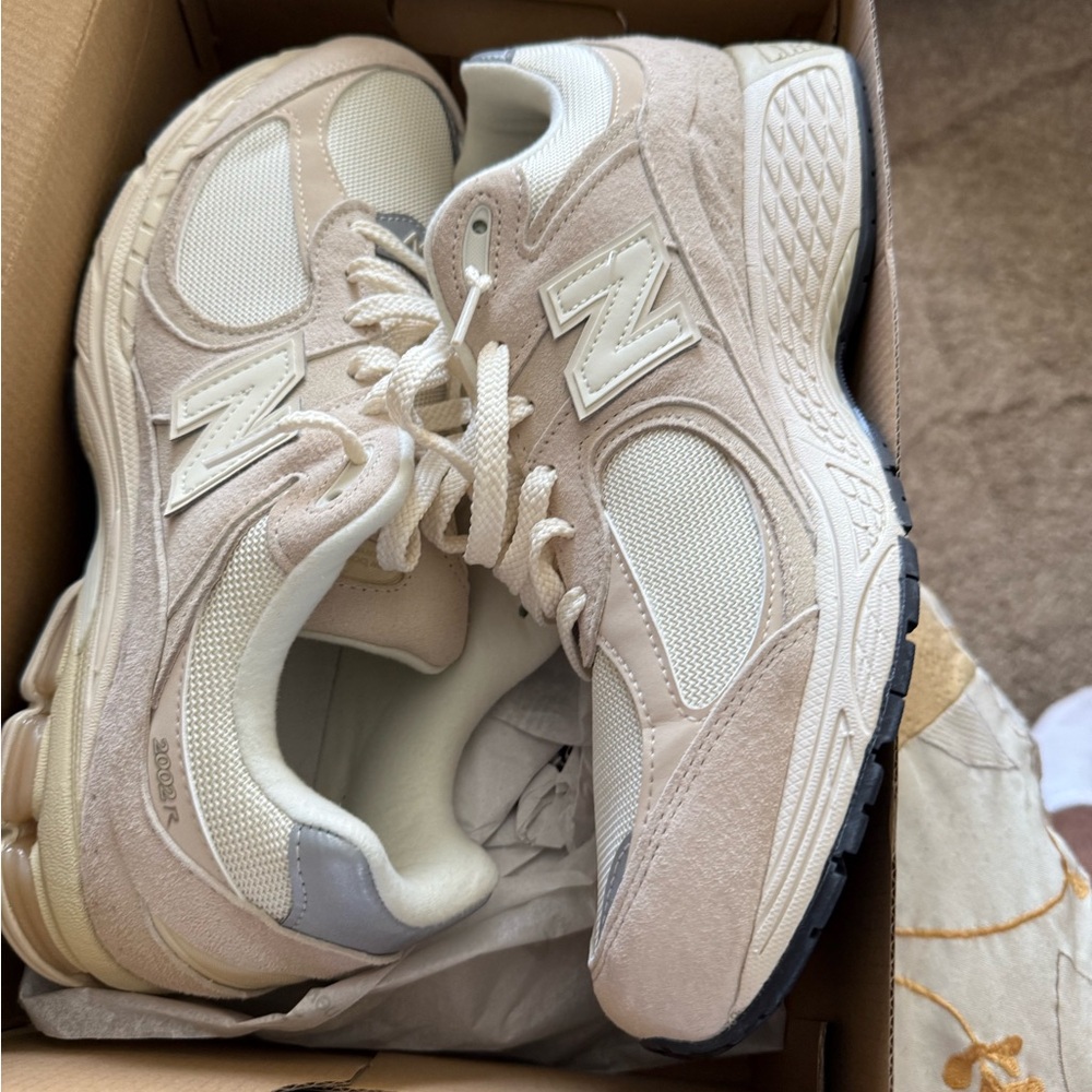 New Balance 2002r Beige Sneakers